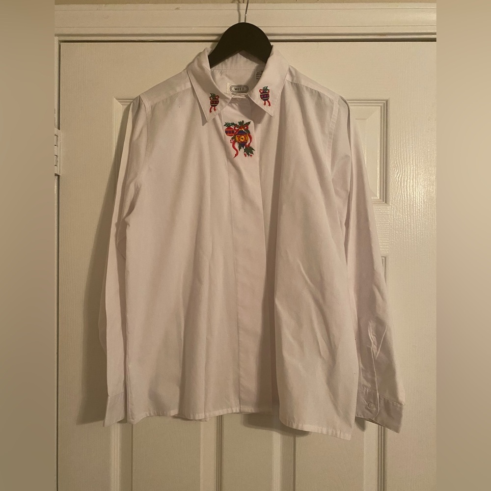 Witt Shirt Collection.Women’s White Embroidered Christmas Button Up Shirt.16.